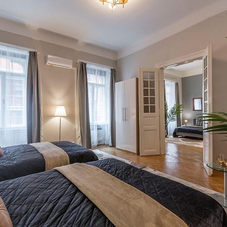 Spacious & Cozy Downtown Apartment With Balcony Будапеща Екстериор снимка