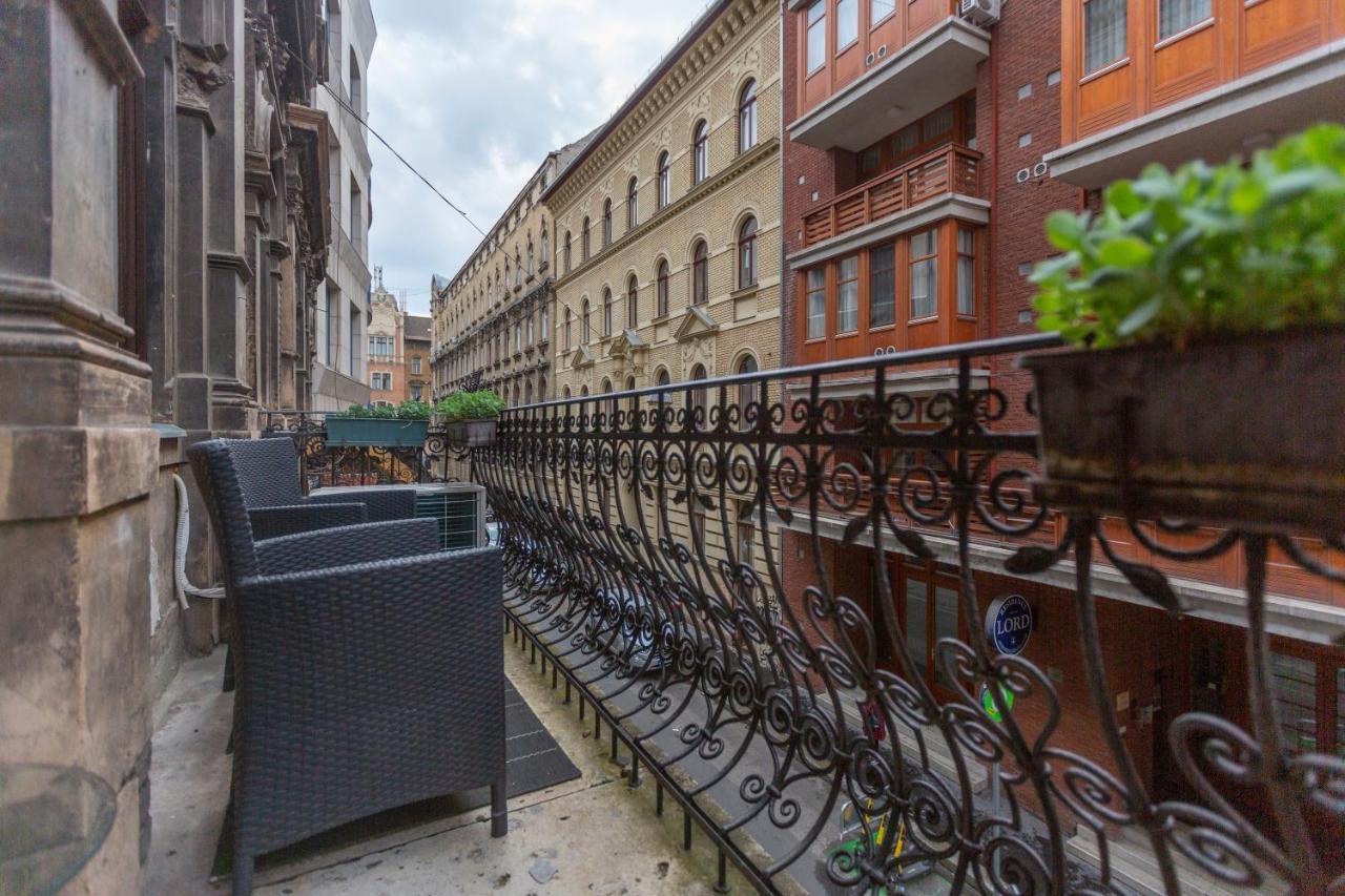 Spacious & Cozy Downtown Apartment With Balcony Будапеща Екстериор снимка