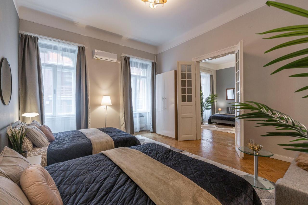Spacious & Cozy Downtown Apartment With Balcony Будапеща Екстериор снимка