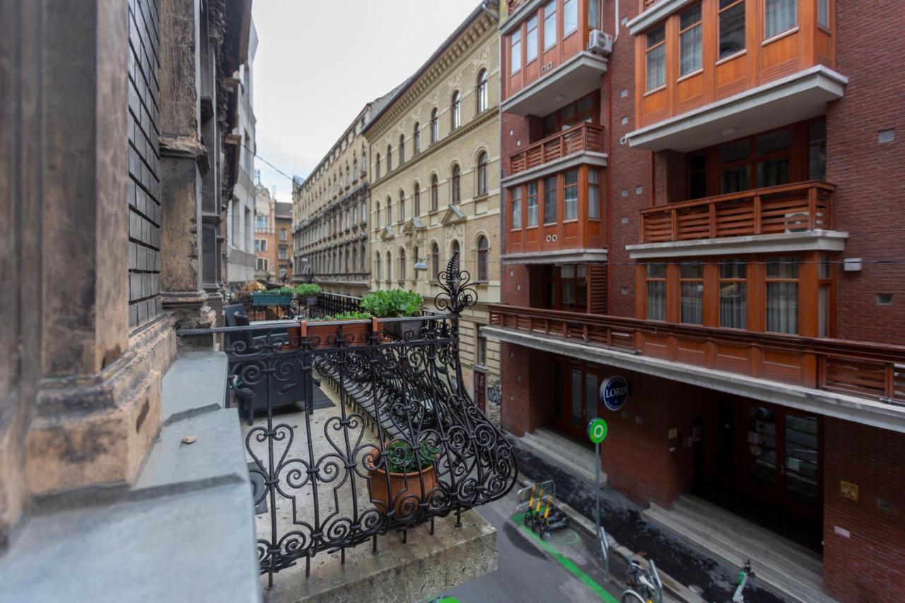 Spacious & Cozy Downtown Apartment With Balcony Будапеща Екстериор снимка