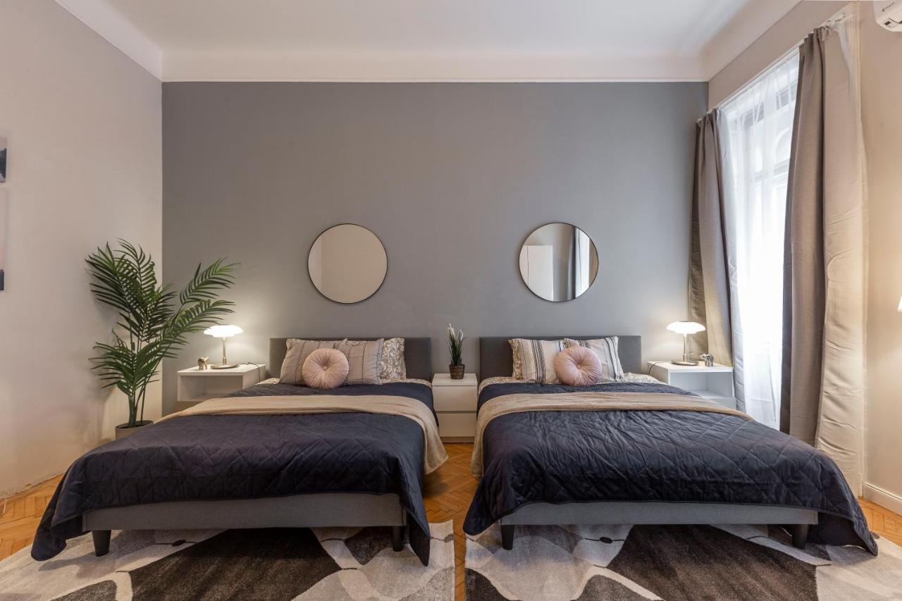 Spacious & Cozy Downtown Apartment With Balcony Будапеща Екстериор снимка